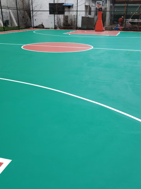 长丰 球场长期使用易出现地面开裂